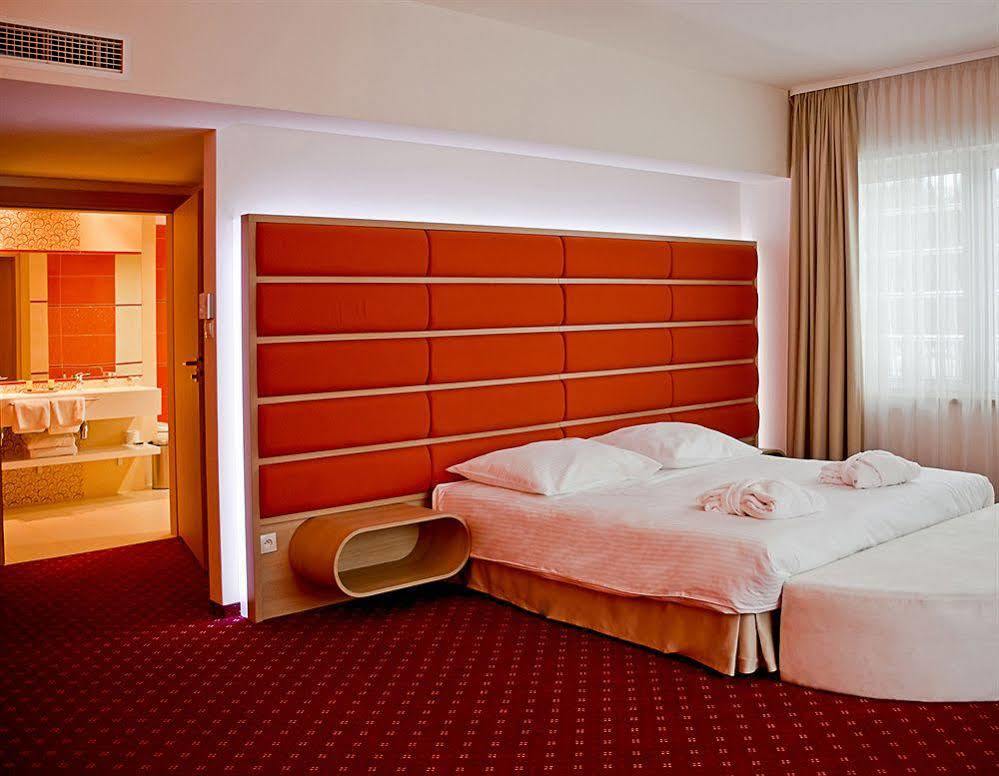 זיילונה גאורה Grape Town Hotel - Park79 מראה חיצוני תמונה